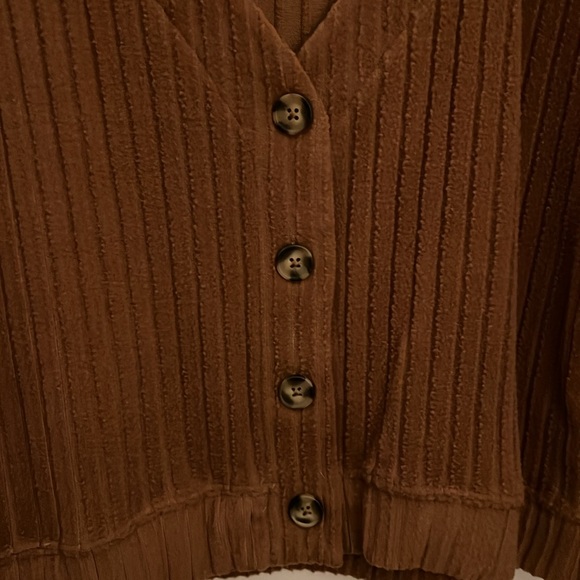 SO Juniors Brown Cropped Button-Front Cardigan - Picture 3 of 5